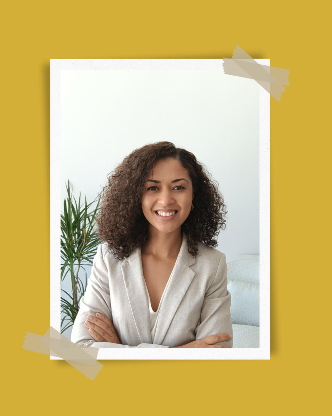 Jess Cruse delivering a powerful message during a coaching session, showcasing her dynamic presence as a voice strategist and global speaker.